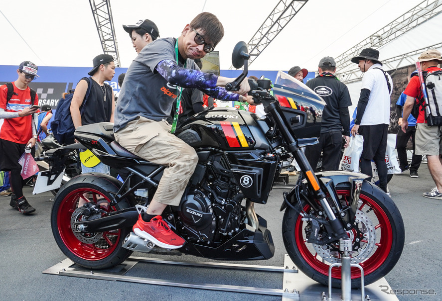 スズキ GSX-8TTと青木タカオ氏（鈴鹿8耐2025）