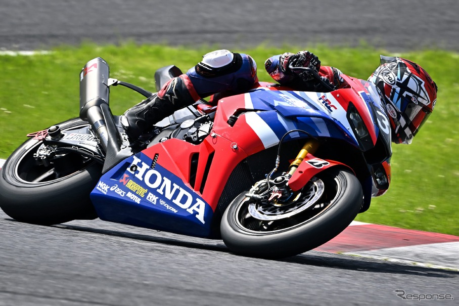 見事優勝し、鈴鹿8耐4連覇を達成した♯30 Hondaのワークスチーム「Honda HRC：CBR1000RR-R」