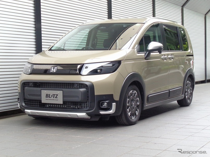 ブリッツ DAMPER ZZ-R　ホンダ・フリード装着例（ダウン量：フロント 15mmダウン / リア 30mmダウン）