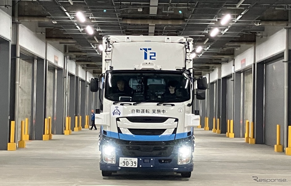 T2と三菱地所、自動運転トラックによる物流施設の「建物内走行」を実証