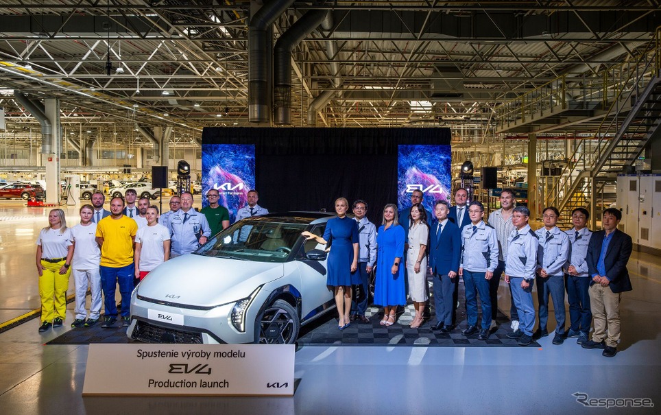 キアが欧州初の現地生産EV『EV4』の量産をスロバキア工場で開始