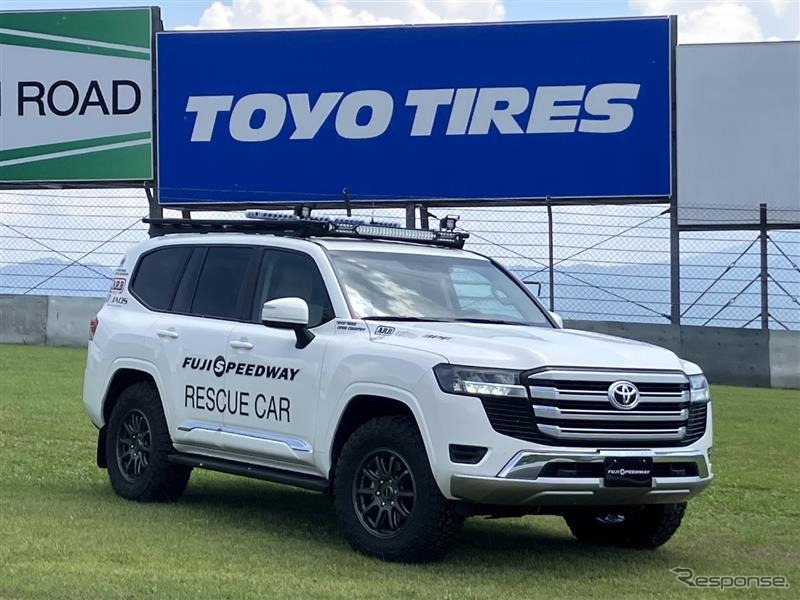 トーヨータイヤ「OPEN COUNTRY R/T TRAIL」を装着する富士スピードウェイのレスキューカー『ランドクルーザー300』