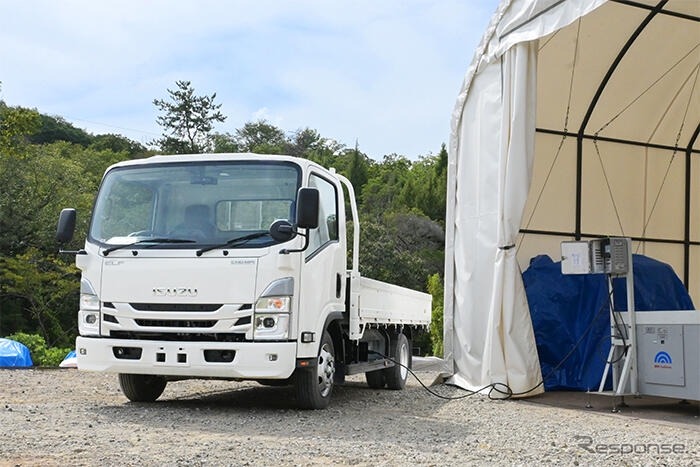 いすゞが国内初となる小型充填機を用いたNGVトラックへのバイオメタン充填実証に参加