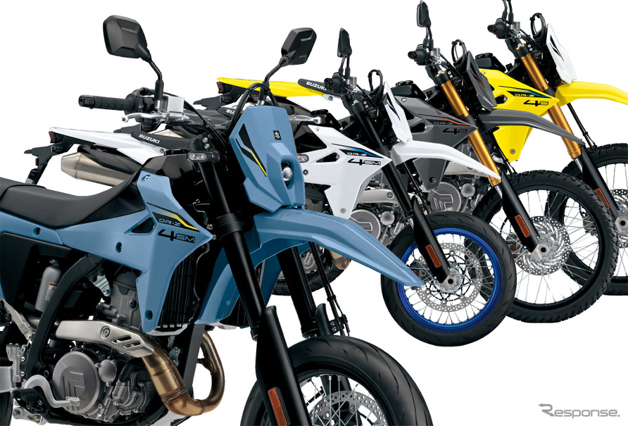 スズキ DR-Z4SM（手前2台）とスズキ DR-Z4S（奥2台）