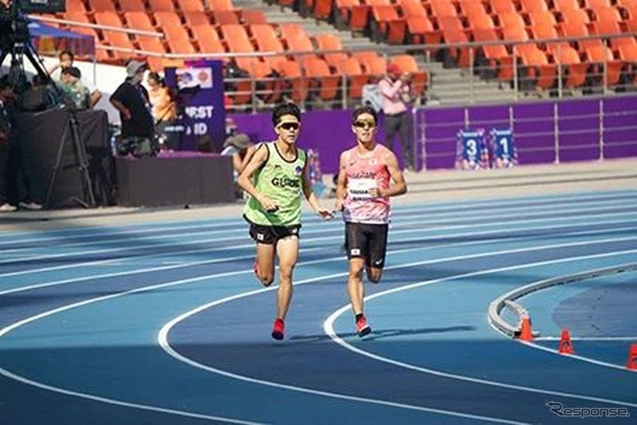 ガイドの堀越選手（左）と唐澤選手（右）