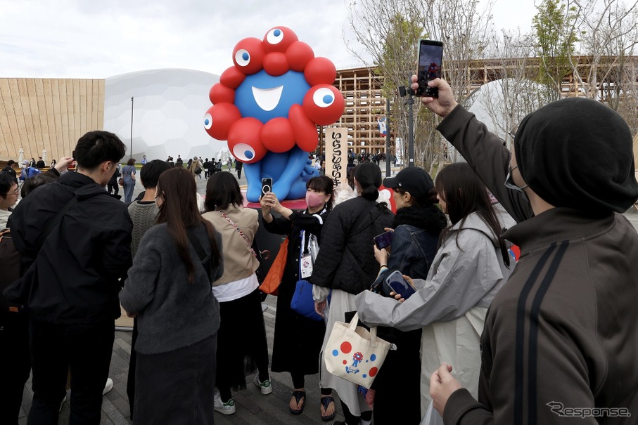 大阪・関西万博が閉幕、184日間で2500万人超が来場した（写真は初日）