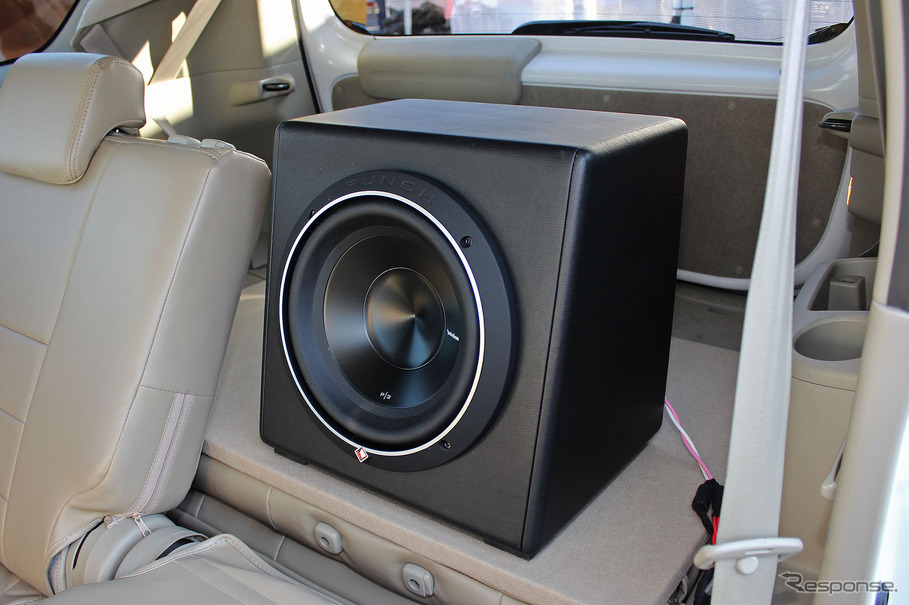 「サブウーファー」が搭載されたオーディオカーの一例（製作ショップ：カーファイ＜神奈川県＞）。