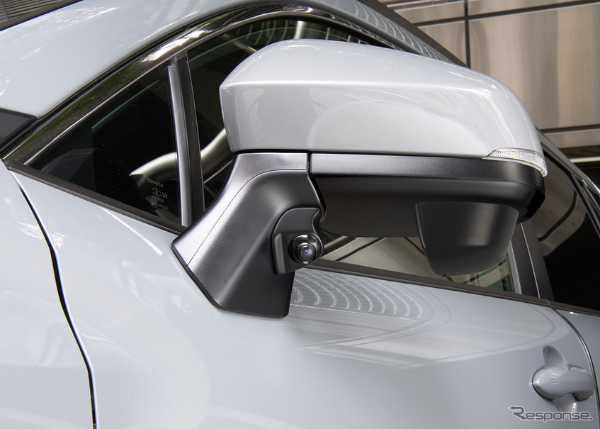 トヨタ『カローラクロス』専用サイドカメラキット装着例