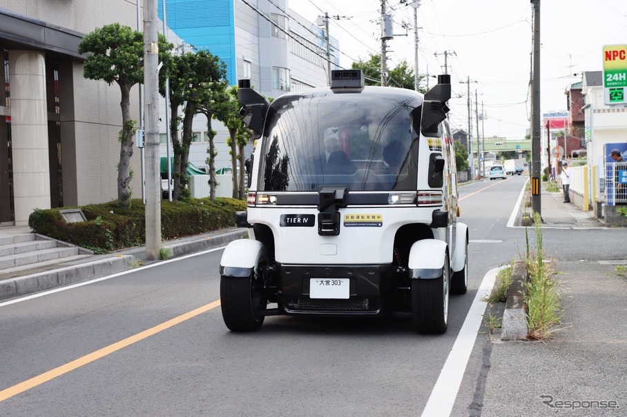 ハンドルもペダルも持たない自動運転車両「Minishuttle(ミニシャトル)」