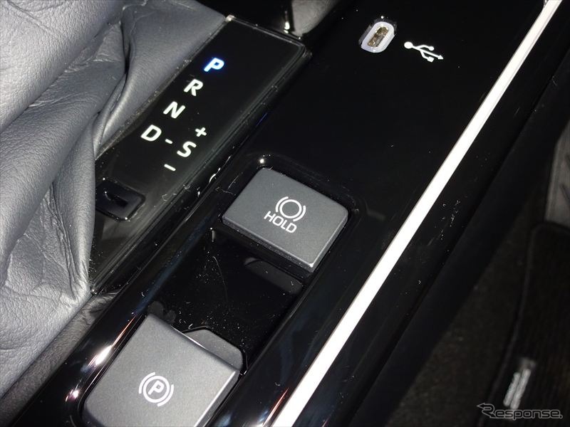 カローラクロスハイブリッド ブレーキホールドジャンパー装着例