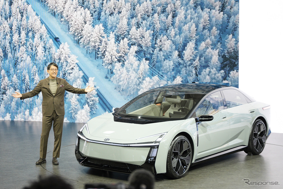 トヨタ自動車 佐藤恒治社長とカローラコンセプト（ジャパンモビリティショー2025）