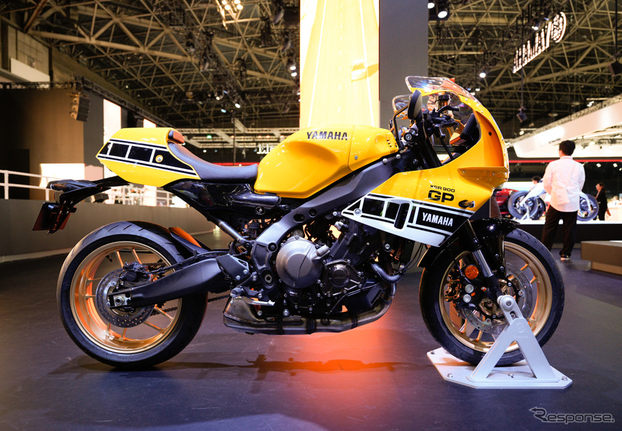 「レジェンドイエロー」のヤマハ XSR900GP 2026年モデル(ジャパンモビリティショー2025)