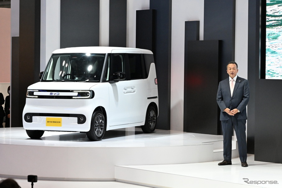 軽EV「ラッコ」を発表したBYDオートジャパン東福寺厚樹社長(ジャパンモビリティショー2025)