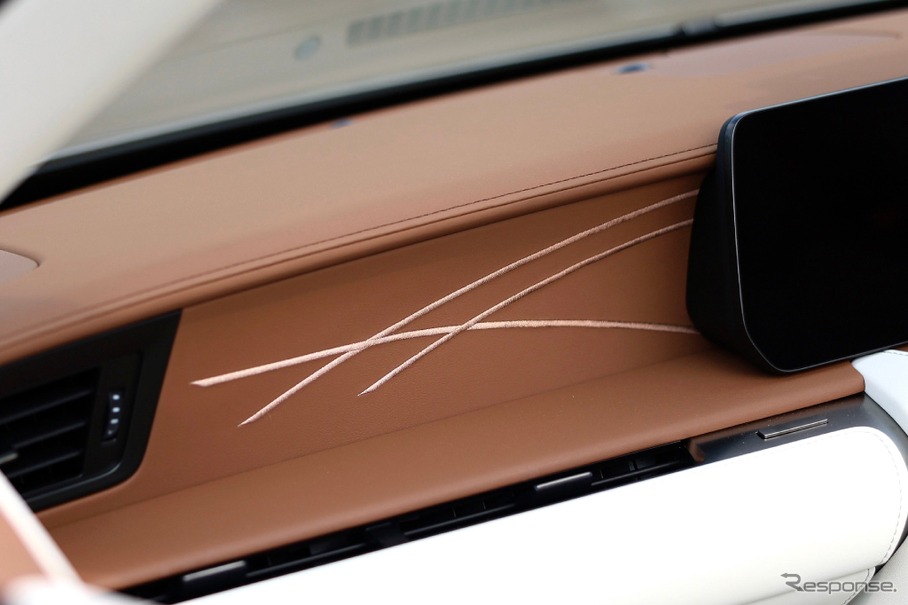 LC特別仕様車専用 グラデーション刺繍(インテリアカラー:サドルタン&ホワイト)