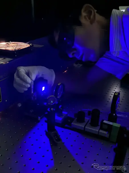 PCSEL研究開発の様子