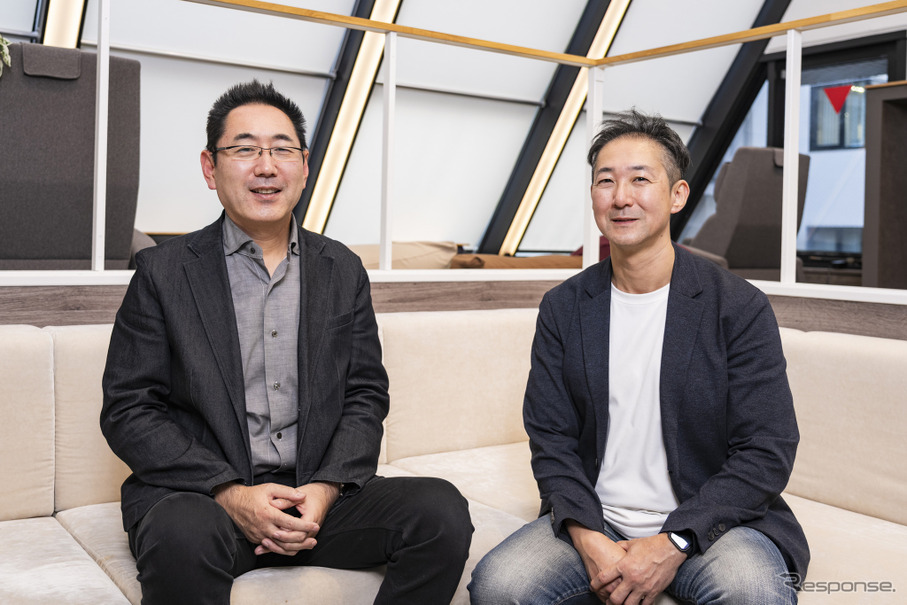レスポンス編集長 三浦和也(左)とナノオプト・メディア 代表取締役社長 大嶋康彰氏(右)