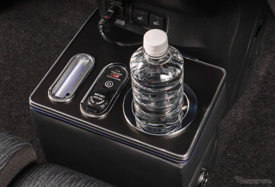 クラフトワークスの新型ダイハツ『ムーヴ』専用LEDコンソールボックス