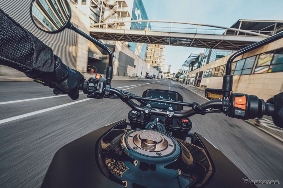 ハスクバーナ Svartpilen 801