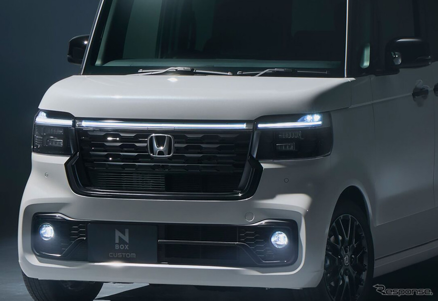 ホンダ N-BOX CUSTOM の「BLACK STYLE」