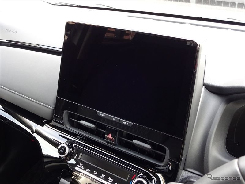 トヨタ・アクア搭載のコネクティッドナビ対応 10.5インチディスプレイオーディオPlus