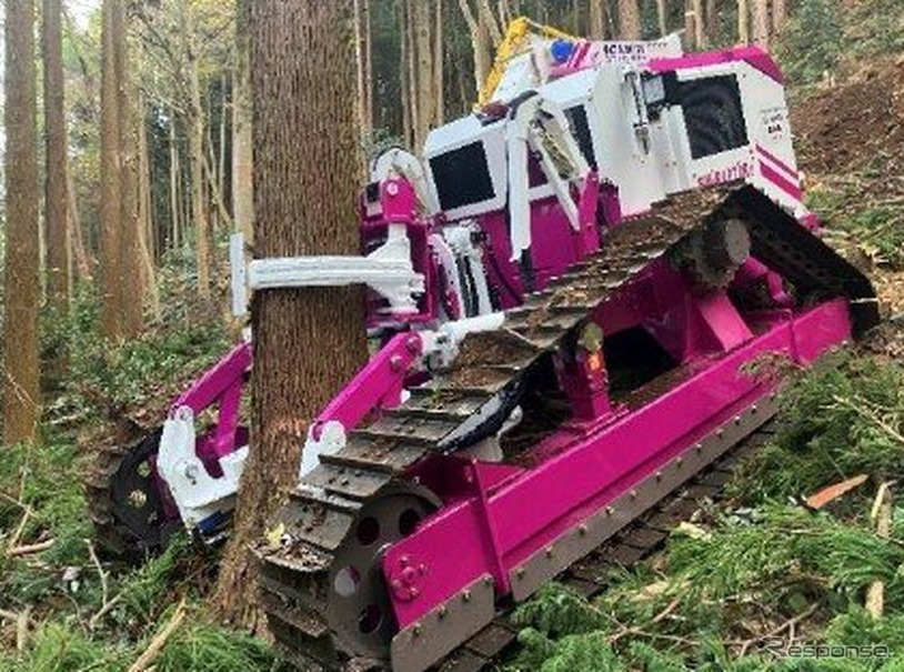 遠隔操作による無人伐採車