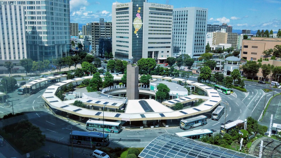 浜松バスターミナルの円形アイランドバース