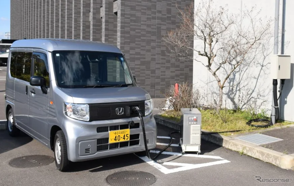 充電中の社有車
