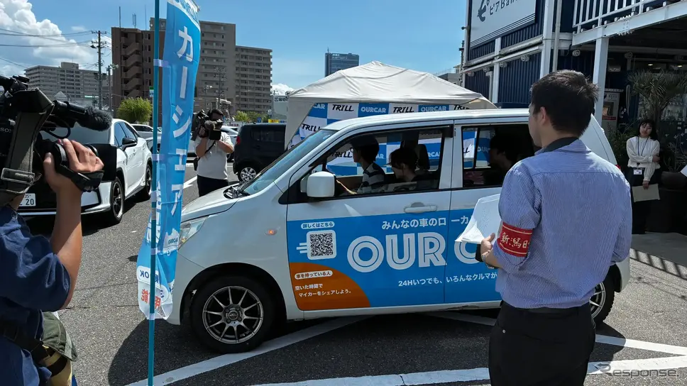 新潟の大学生が、アプリで車両を予約してスマートキーボックスで解錠し、ピア万代にて走行から返却の一連の流れを実演