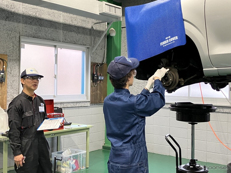 法定点検の研修を行う様子