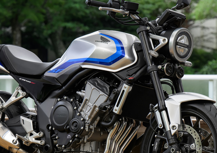 ホンダ CB400 SUPER FOUR E-Clutch（ウルフシルバーメタリック）