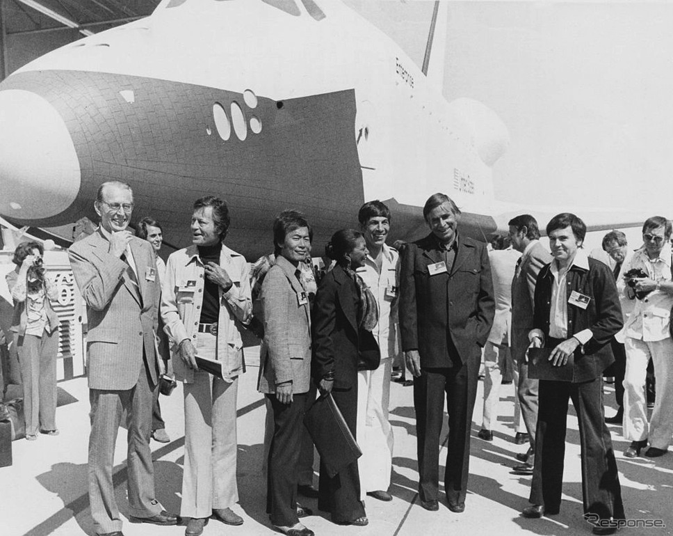 スペースシャトル・オービタ1号機のお披露目に集まったエンタープライズ乗員俳優（1976年）