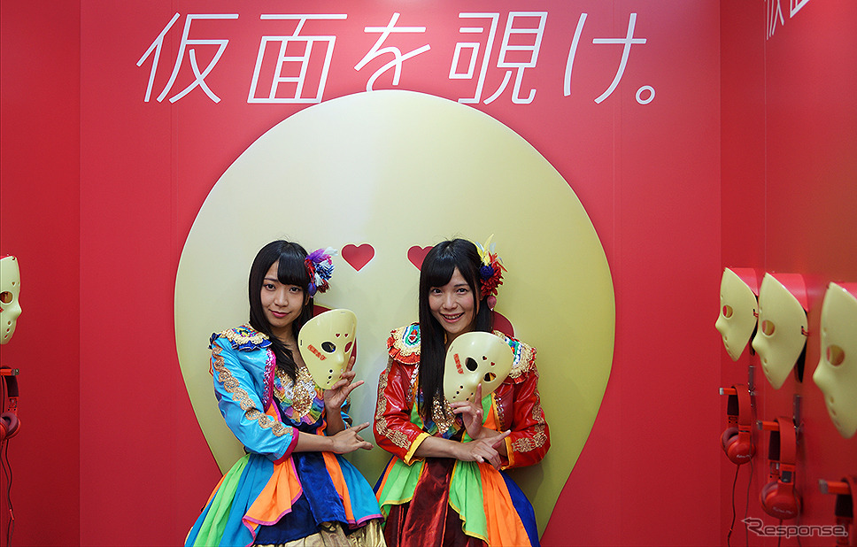 仮面女子コラボの体験イベント『仮面を覗け。』（9月25日～10月1日）の初日に登場した立花あんな、月野もあ