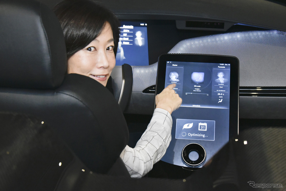 Knob-on-displayにも運転席、助手席に座った人のステータスが表示される