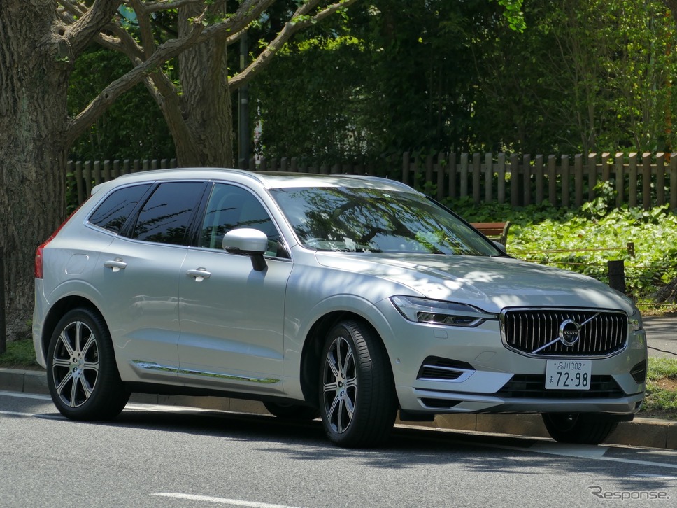 ボルボ XC60 T8 TWIN ENGINE AWD INSCRIPTION