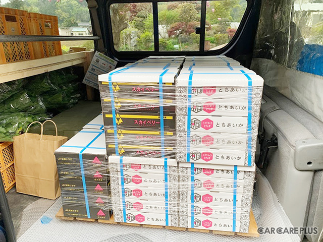 「第一弾 まなご出張マルシェ」で販売された野菜を軽バンに積み込んだところ