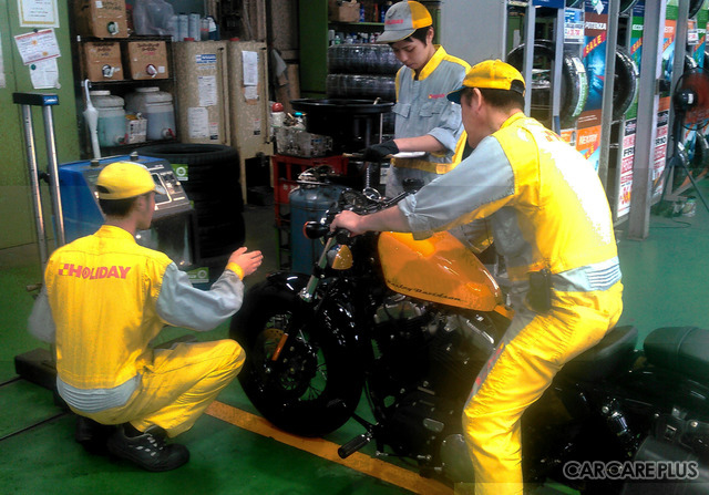 バイク好きのスタッフが丁寧に対応してくれる