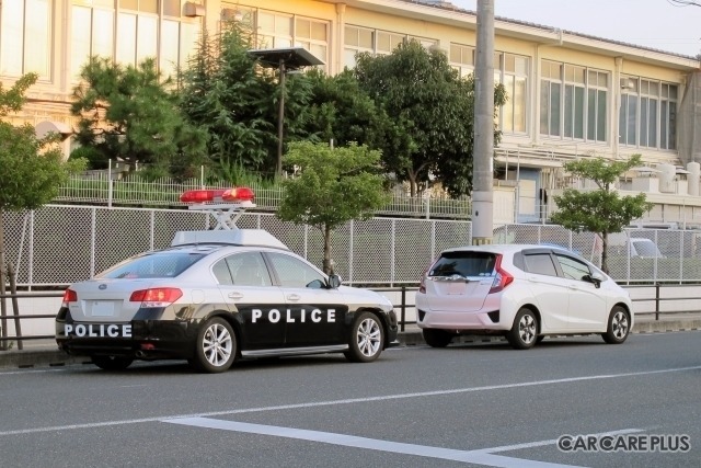 無車検車で走った場合は道路運送車両法第58条の違反です。