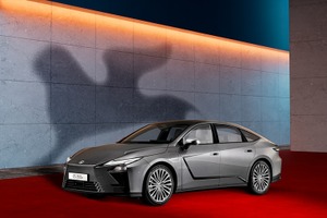 レクサス、ベネチア国際映画祭の公式車両に…『ES』新型のEVがレッドカーペットに登場へ 画像